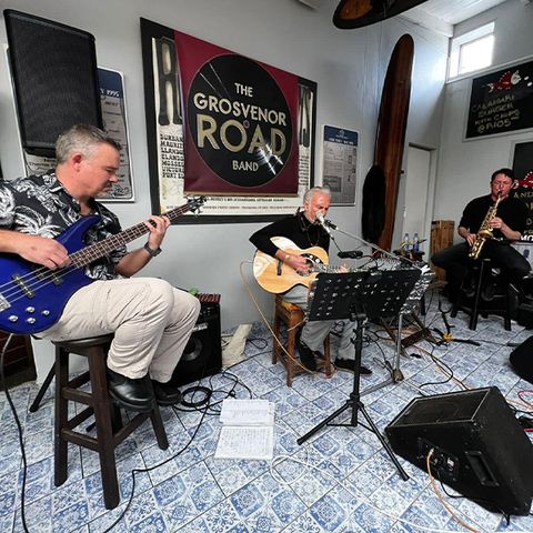 The-grosvenor-road-band-at-cape-st-francis-resort