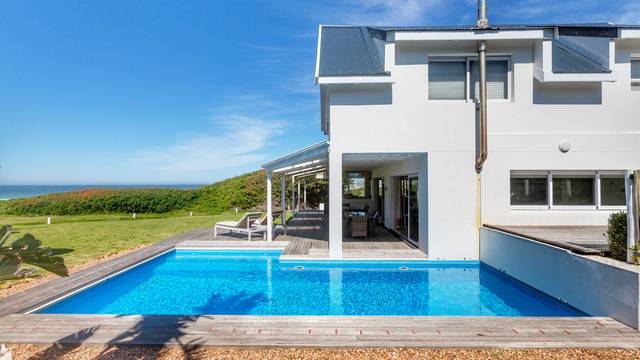 5-star-accommodation-cape-st-francis-resort-beach-break-sa