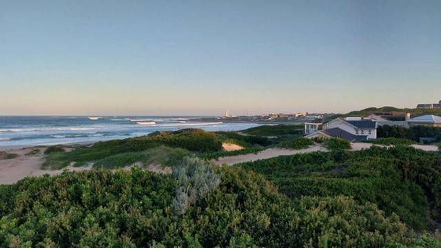 Overlooking-cape-st-francis-towards-seal-point-lighthouse