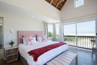 self catering accommodation in cape st francis south africa seagulls song and wave worrier 28