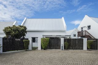 luxury seaside accommodation in cape st francis thyme 020