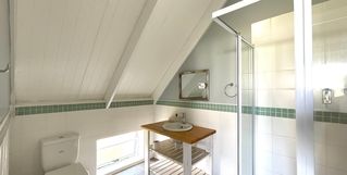 watercress cape st francis accommodation upstairs bathroom 